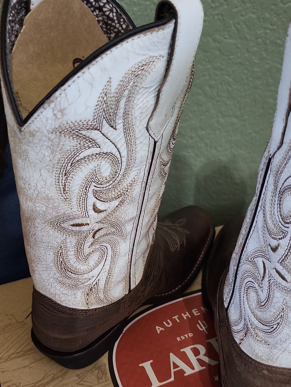 Laredo Women's Sand/White W/Straps Western Cowgirl Boots Sz 7M New In Box - Picture 8 of 10
